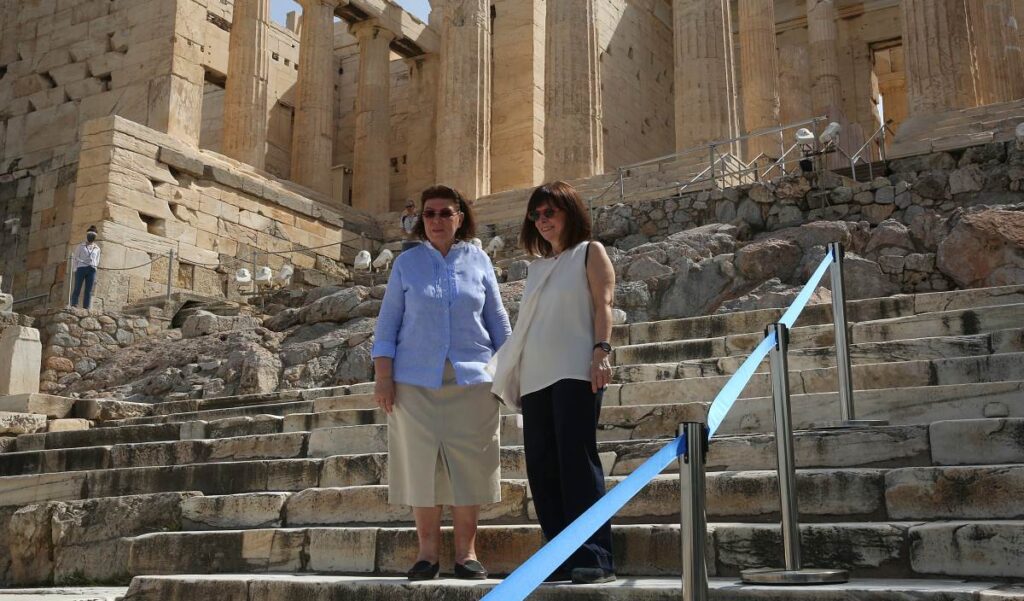 Σακελλαροπούλου: Συμβολική επίσκεψη της ΠτΔ στην Ακρόπολη