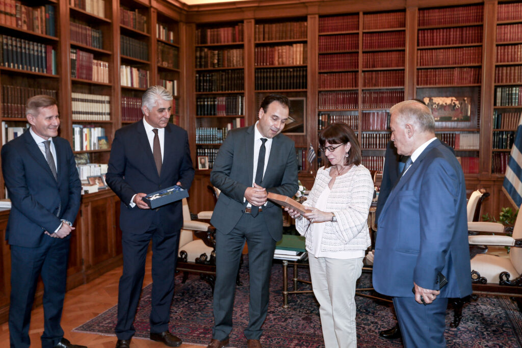 Συνάντηση ΠτΔ Κ. Σακελλαροπούλου με το προεδρείο της ΚΕΔΕ. Στο επίκεντρο η διαχείριση των προβλημάτων της πανδημίας από την Τοπική Αυτοδιοίκηση