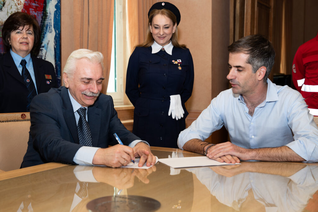 Δήμος Αθηναίων και Ελληνικός Ερυθρός Σταυρός ενώνουν δυνάμεις για δράσεις ανθρωπιάς και αλληλεγγύης