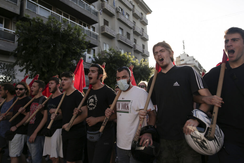 Υπερψηφίστηκε το νομοσχέδιο για τις Δημόσιες συναθροίσεις – Απουσίες Γ. Παπανδρέου και Χ. Καστανίδη