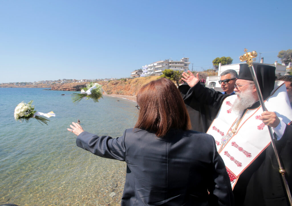 Η ΠτΔ στο μνημόσυνο για τα θύματα της τραγωδίας στο Μάτι