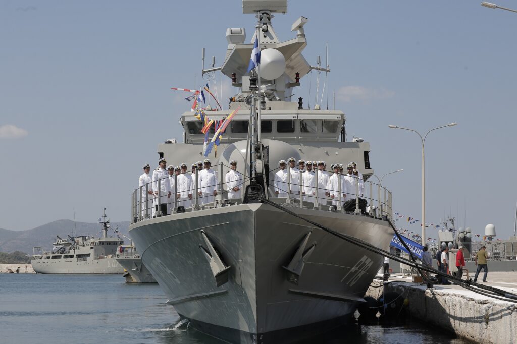 Ένταξη της πυραυλάκατου «Καραθανάσης» στη δύναμη του Στόλου.