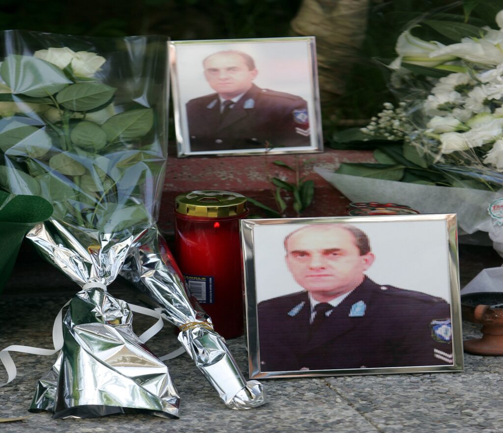 Ο Δήμος Αθηναίων τίμησε τη μνήμη του δολοφονημένου από τρομοκράτες αστυνομικού Νεκτάριου Σάββα