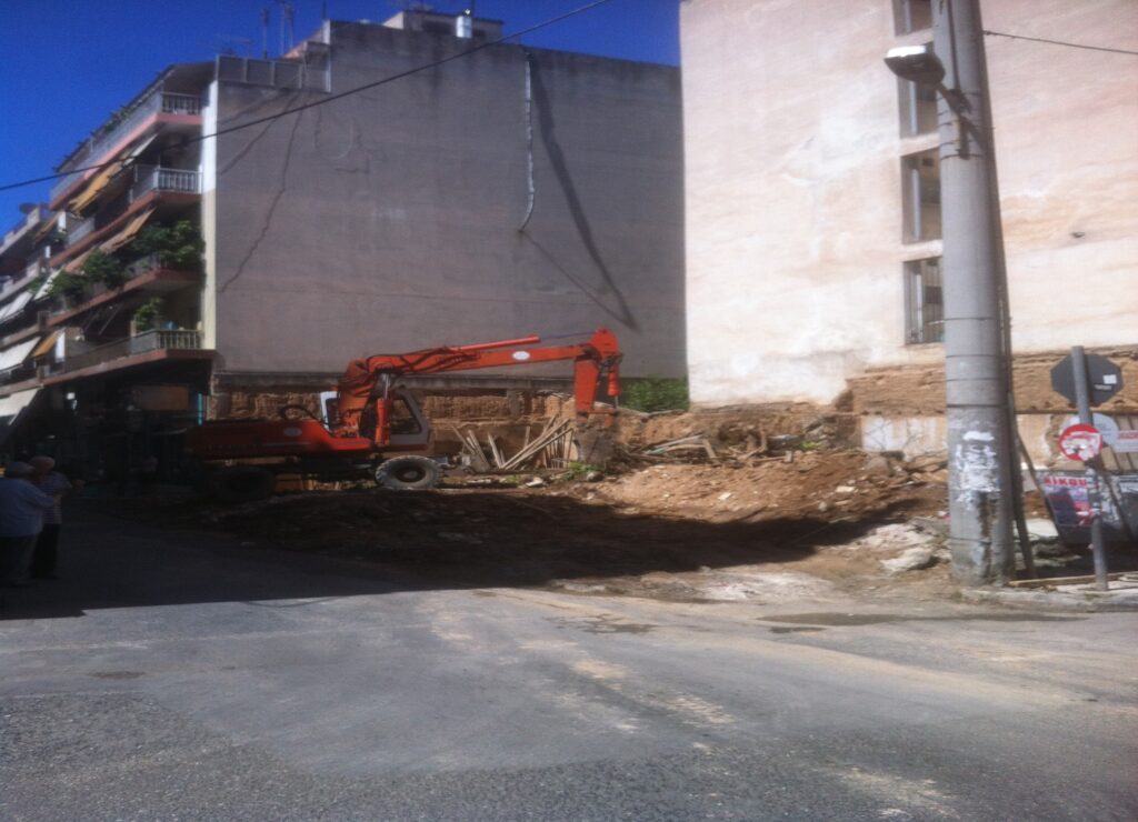 Κατεδαφίσεις επικίνδυνων κτιρίων από τον Δήμο Αθηναίων