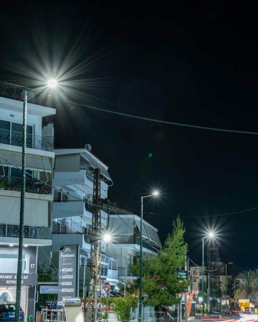 Η Γλυφάδα λάμπει με 7.950 φωτιστικά LED τελευταίας γενιάς!