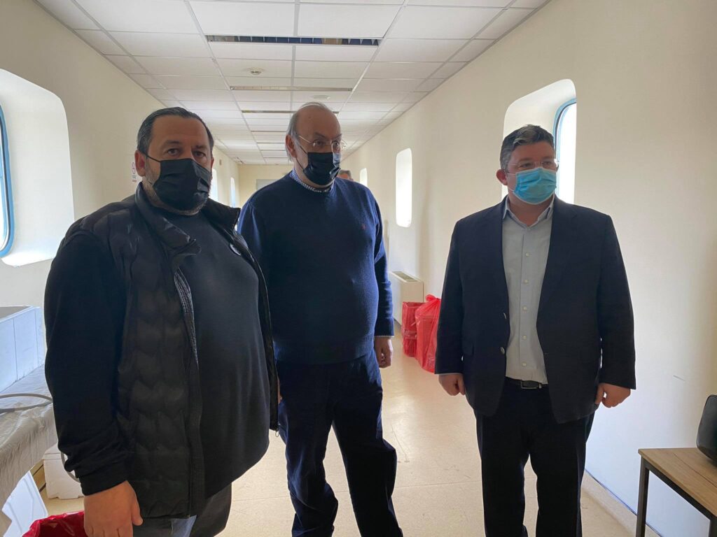 Στην αιμοδοσία των εργαζομένων του ΕΚΕΑ ο Δήμαρχος Αχαρνών Σπύρος Βρεττός