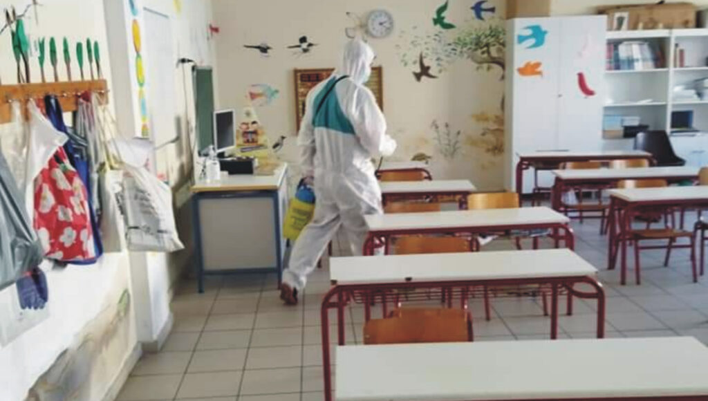 Δήμος Βύρωνα: Απολύμανση στα προαύλια και αίθουσες σχολείων με κρούσματα covid.