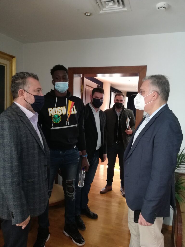 Αίτημα πολιτογράφησης από τον Αλέξανδρο Αντετοκούνμπο στον Δήμο Ζωγράφου
