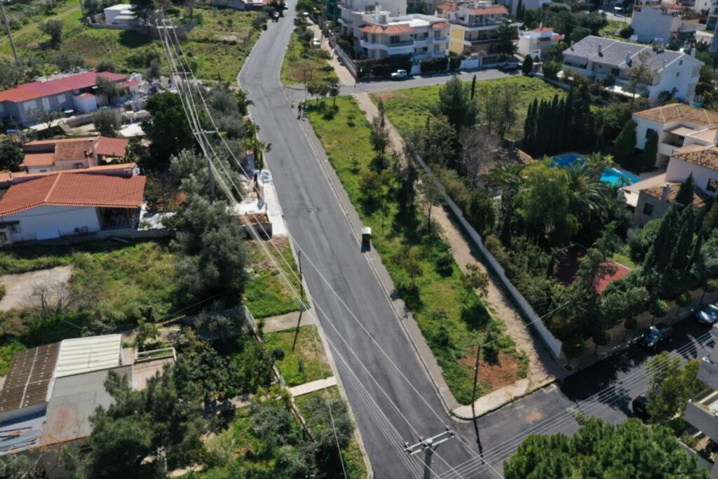 Αναβαθμίζεται όλο το οδικό δίκτυο της Γλυφάδας