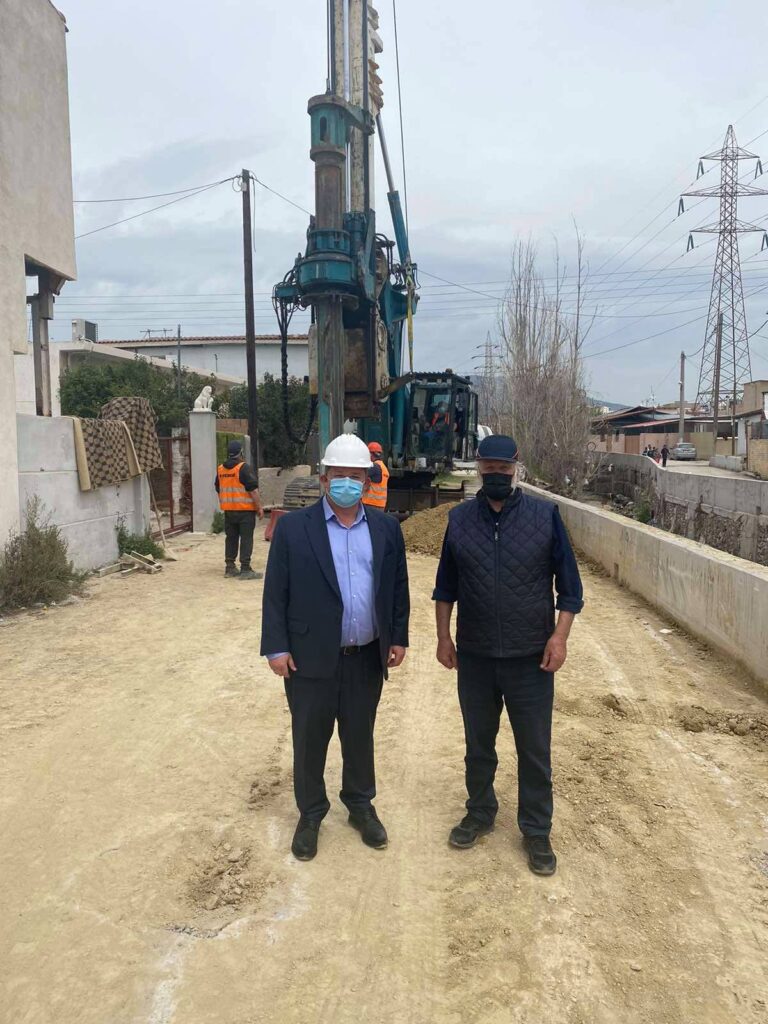 Δήμος Αχαρνών: Αυτοψία του Δημάρχου Σπύρου Βρεττού στο εργοτάξιο του αντιπλημμυρικού έργου του ρέματος της Εσχατιάς