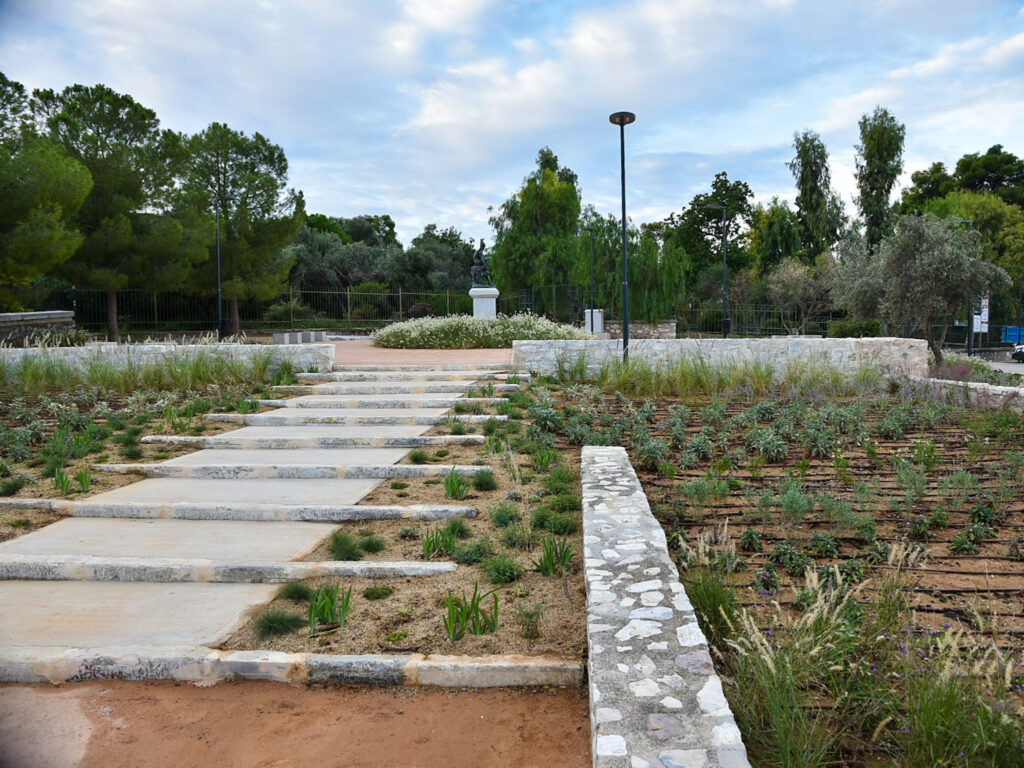Δήμος Αθηναίων: Ανακατασκευάστηκε η πλατεία Θησείου στην αρχαιολογική “καρδιά” της πόλης