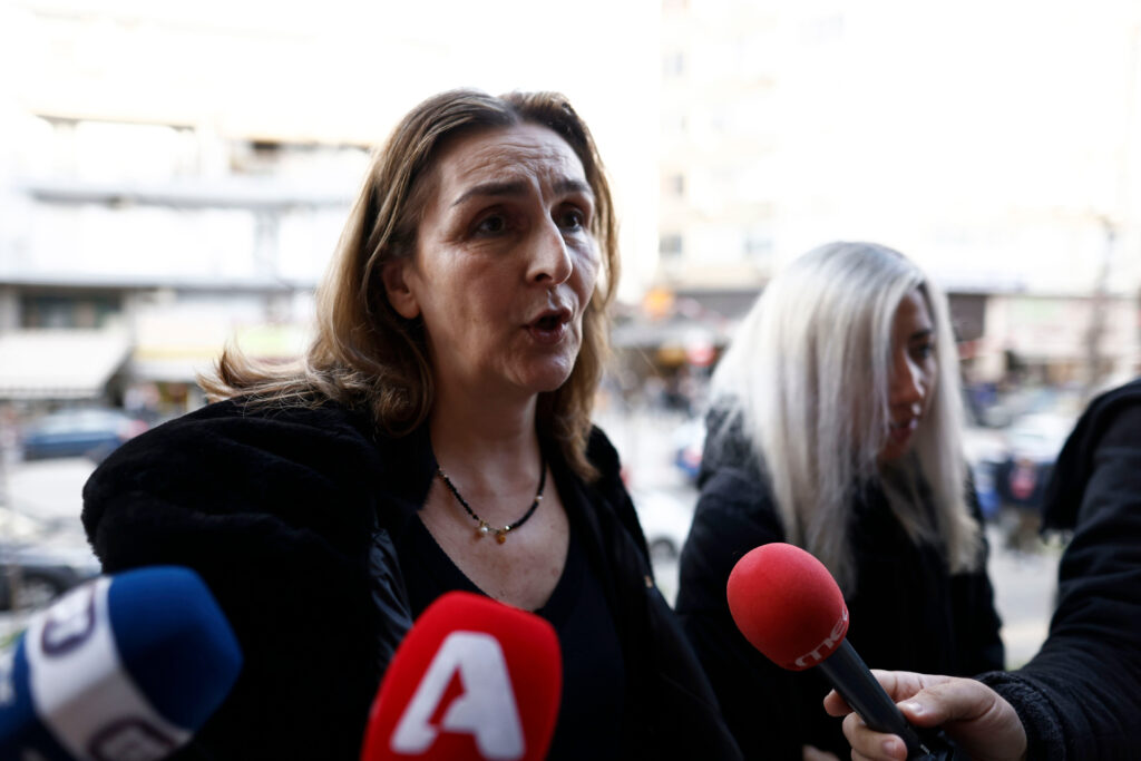 Δίκη για δολοφονία Καμπανού: «Κοιτάξτε με, σηκώστε το κεφάλι», είπε στους κατηγορούμενους η μητέρα του Άλκη