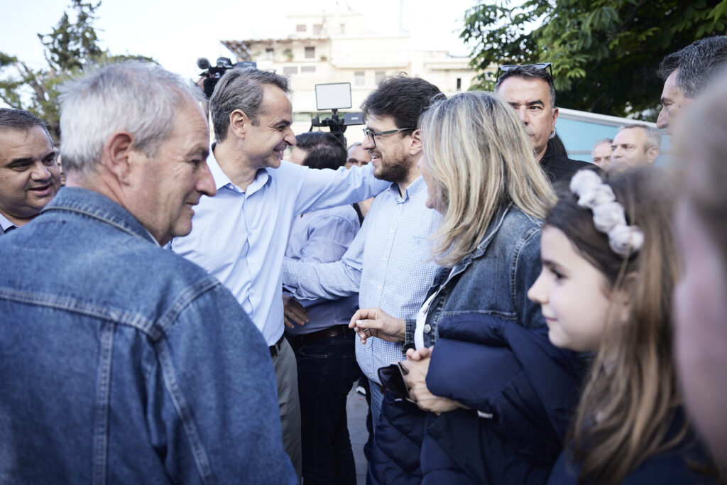 Επίσκεψη Κυρ. Μητσοτάκη στο Μοσχάτο, μίλησε με πολίτες