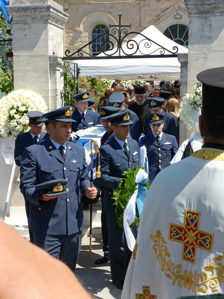 Θρήνος στην κηδεία του κυβερνήτη του Canadair, Σμηναγού Χρήστου Μουλά