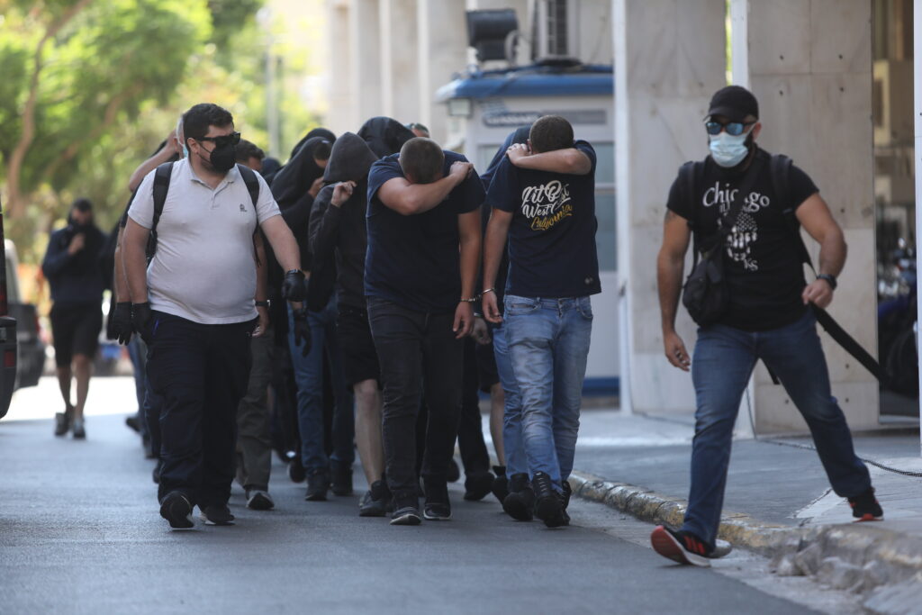 Νέα Φιλαδέλφεια: Ποινική δίωξη για 4 κακουργήματα και 7 πλημμελήματα για τους 104 συλληφθέντες