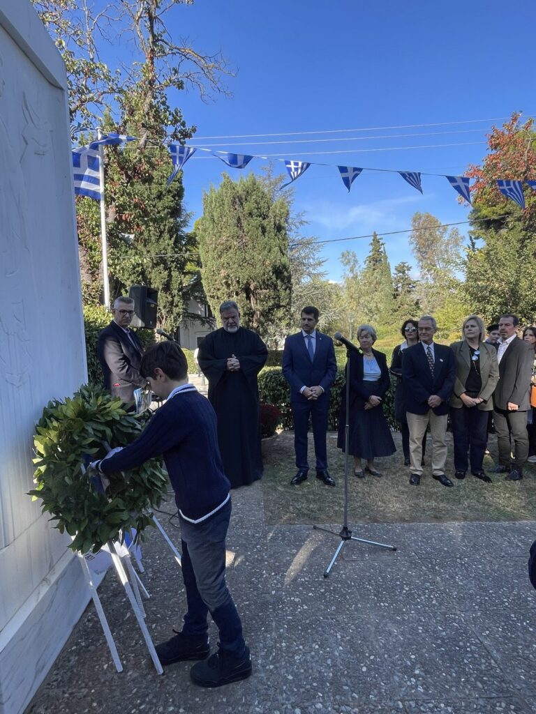 Δήμος Κηφισιάς: Με την κατάθεση στεφάνων σε Εκάλη, Ν. Ερυθραία άρχισαν οι εορταστικές εκδηλώσεις του Δήμου για την 28η Οκτωβρίου