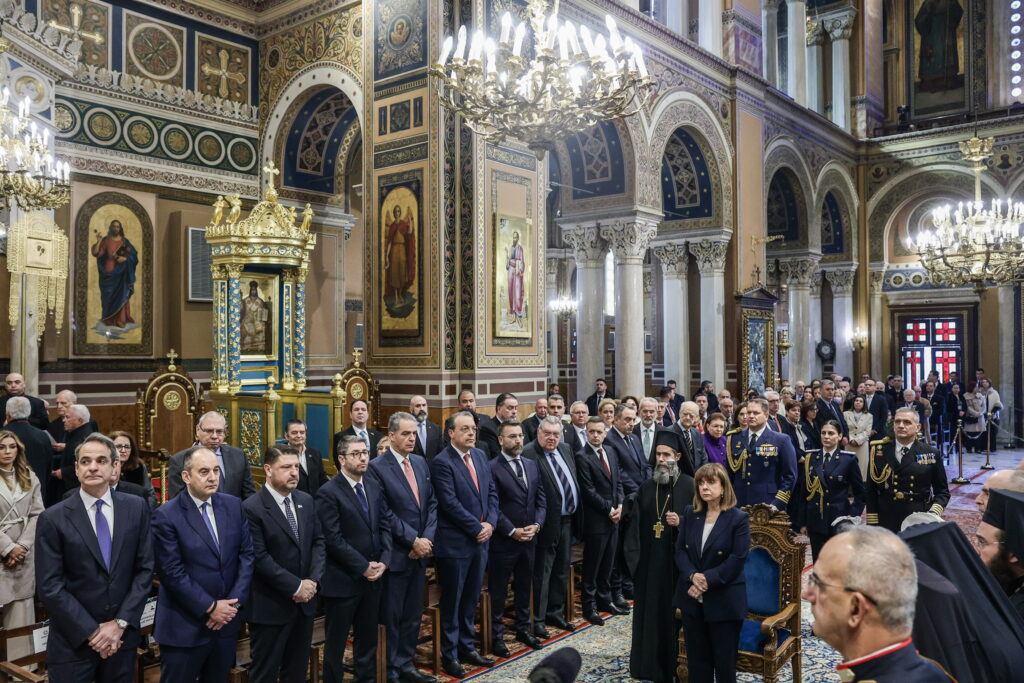 Στη δοξολογία «επί τη Ενάρξει του Νέου Έτους» στη Μητρόπολη Αθηνών παρευρέθη η πολιτειακή, πολιτική και στρατιωτική ηγεσία της χώρας