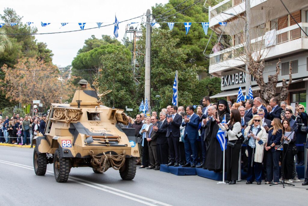 Δήμος Κηφισιάς: Πλήθος κόσμου και συγκίνηση στη μεγαλοπρεπή παρέλαση της Ν. Ερυθραίας για την 25η Μαρτίου