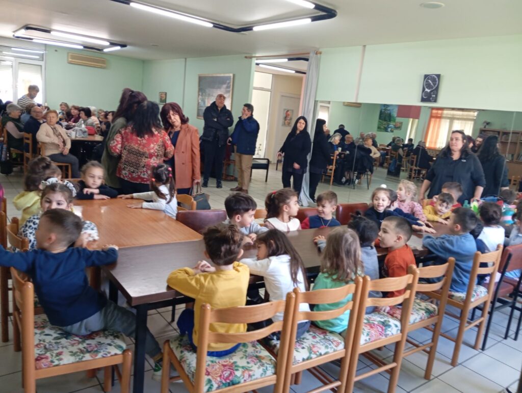 Δήμος Αχαρνών: Όταν τα παιδιά συναντούν την Τρίτη Ηλικία – Μια πασχαλινή γιορτή καρδιάς στα ΚΑΠΗ