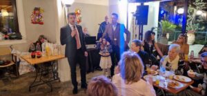 Δήμος Κηφισιάς: Κέφι, συντροφικότητα και εντυπωσιακή προσέλευση στην αποκριάτικη γιορτή των ΚΑΠΗ