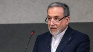 Τα Στενά του Ορμούζ «πλήρως ανοιχτά» κατά τη διάρκεια της εκεχειρίας, δηλώνει ο Ιρανός ΥΠΕΞ