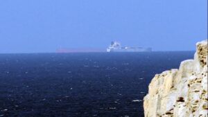 Η Τεχεράνη κλείνει εκ νέου τα Στενά του Ορμούζ ως απάντηση στον αμερικανικό αποκλεισμό