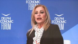 Οι προκλήσεις και οι παγίδες που καλείται να αντιμετωπίσει η Ελλάδα στο σύγχρονο γεωπολιτικό περιβάλλον, εξετάσθηκαν στη συζήτηση που συντόνισε η πρόεδρος του ΑΠΕ-ΜΠΕ Ά. Αγάτσα