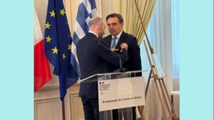 Γαλλικό παράσημο στον Μ. Σχοινά: Τιμήθηκε ένας «μεγάλος Έλληνας Ευρωπαίος και γνήσιος φίλος της Γαλλίας»