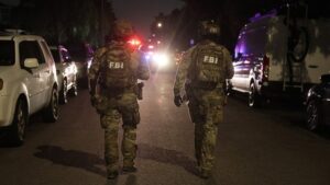 Πυρά στο δείπνο των ανταποκριτών του Λευκού Οίκου: «Ανακουφισμένος» ο βασιλιάς Κάρολος- Τηλεφώνημα «αλληλεγγύης» από Φον ντερ Λάιεν