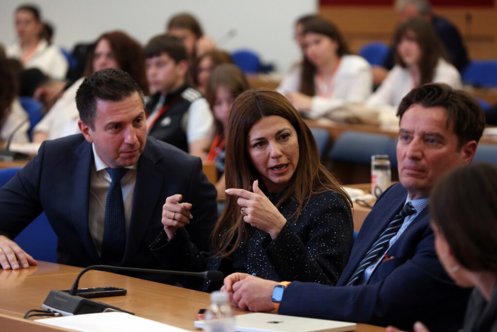 Μαθητές απέναντι στην παραπληροφόρηση: 1.200 παιδιά έγιναν «κριτικοί αναγνώστες» – Τοποθετήσεις Π. Μαρινάκη και Σ. Ζαχαράκη