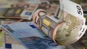 «Σβήνονται» πρόστιμα για εκπρόθεσμες δηλώσεις στην εφορία – Ποιοι θα λάβουν αναδρομικά επιστροφή δύο ετών για πληρωμές από το 2024
