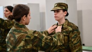 Δεκάδες γυναίκες κατατάχθηκαν στο Στρατό Ξηράς, κατά την πρώτη ημέρα εφαρμογής του θεσμού της εθελοντικής στράτευσης γυναικών
