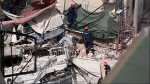 Κατάρρευση πολυκατοικίας στα Πετράλωνα – Ολοκληρώνεται η έρευνα της Πυροσβεστικής – Δεν υπάρχουν εγκλωβισμένοι