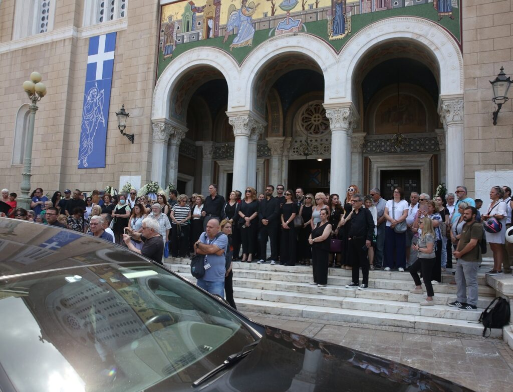 Το τελευταίο αντίο στην Μάρω Κοντού