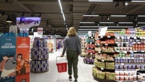 «Κλειδώνει» η Εθνική Πρωτοβουλία κυβέρνησης και αγοράς για μειώσεις έως 20% σε βασικά προϊόντα από τις 31 Αυγούστου – Όλο το σχέδιο