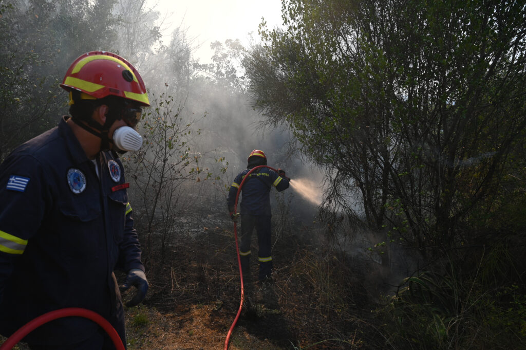 Χαλκιδική: Έπεσε η ένταση της πυρκαγιάς στη Σίβηρη