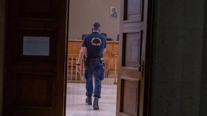 Κύκλωμα απάτης σε βάρος του ΕΦΚΑ: Πέντε βαριά κακουργήματα στην δίωξη που άσκησε ο εισαγγελέας