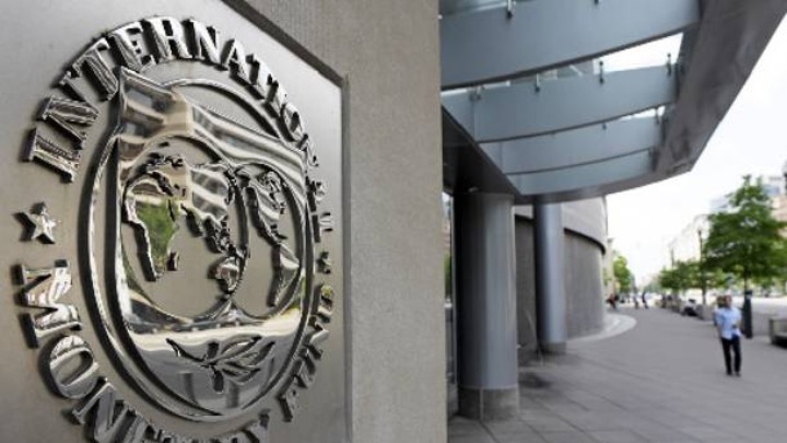 ΔΝΤ: Προβλέπει ταχεία μείωση του δημόσιου χρέους της Ελλάδας στο 128,7% του ΑΕΠ το 2027 και στο 111,1% το 2031