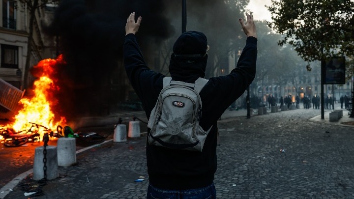 Επεισόδια στη Γαλλία: Η αστυνομία συνέλαβε 855 ανθρώπους στο Παρίσι