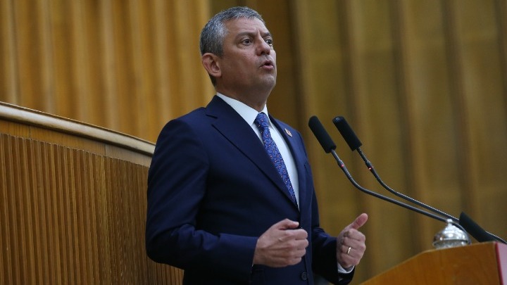 Τουρκία: Κριτική του προέδρου της αξιωματικής αντιπολίτευσης Οζγκιούρ Οζέλ στην τουρκική κυβέρνηση «για όσα έχει καταφέρει η Ελλάδα απέναντί τους»