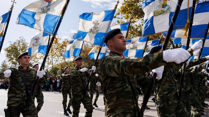 Θεσσαλονίκη: Ξεκίνησε η μεγάλη στρατιωτική παρέλαση για την εθνική επέτειο του “ΟΧΙ”